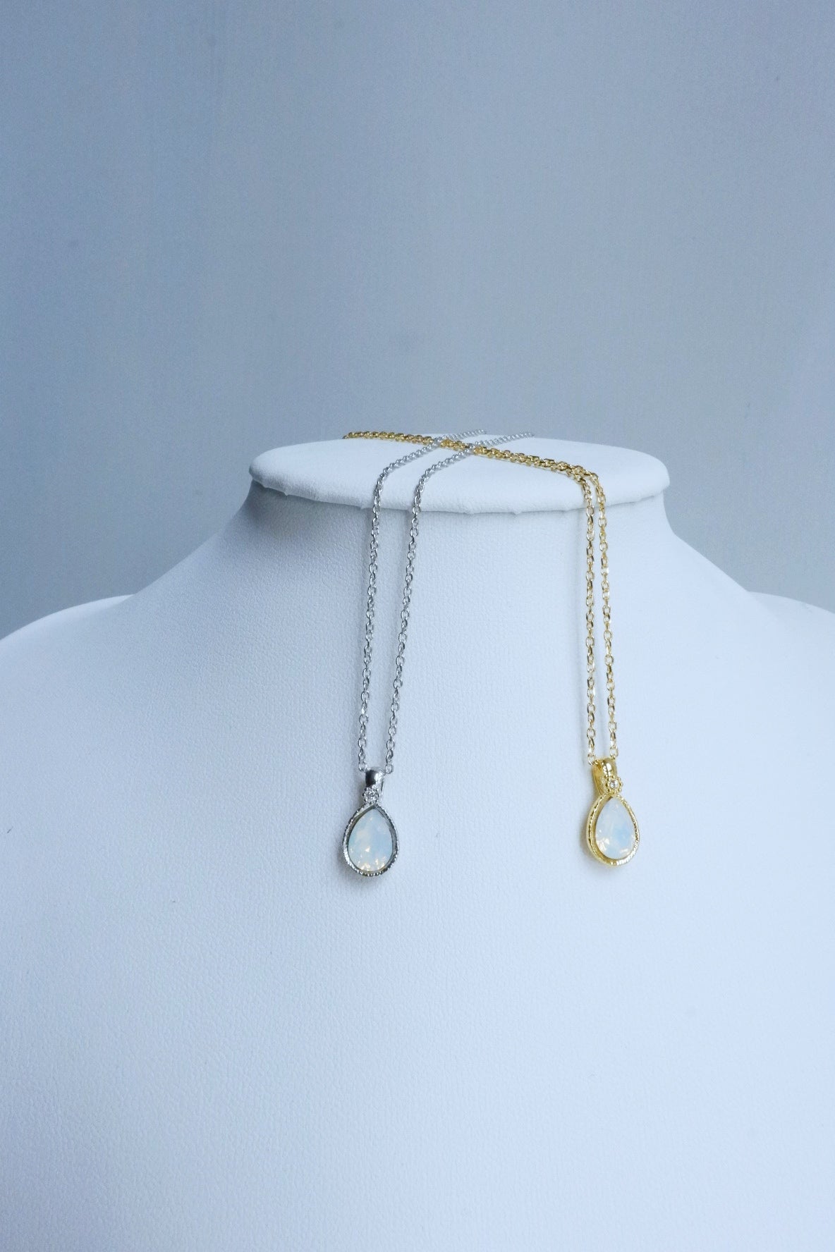 Swarovski crystals Necklace (Opal)