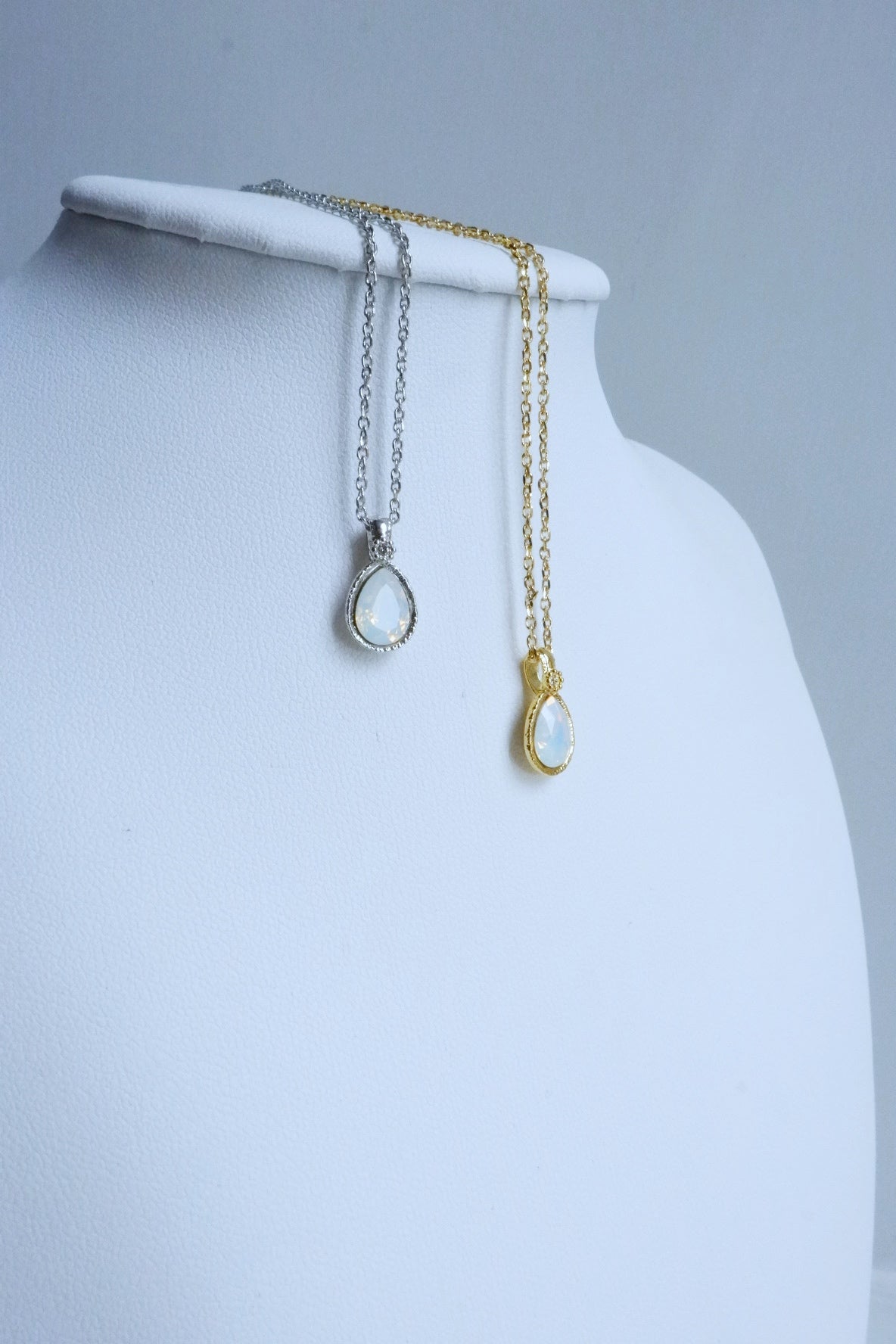 Swarovski crystals Necklace (Opal)