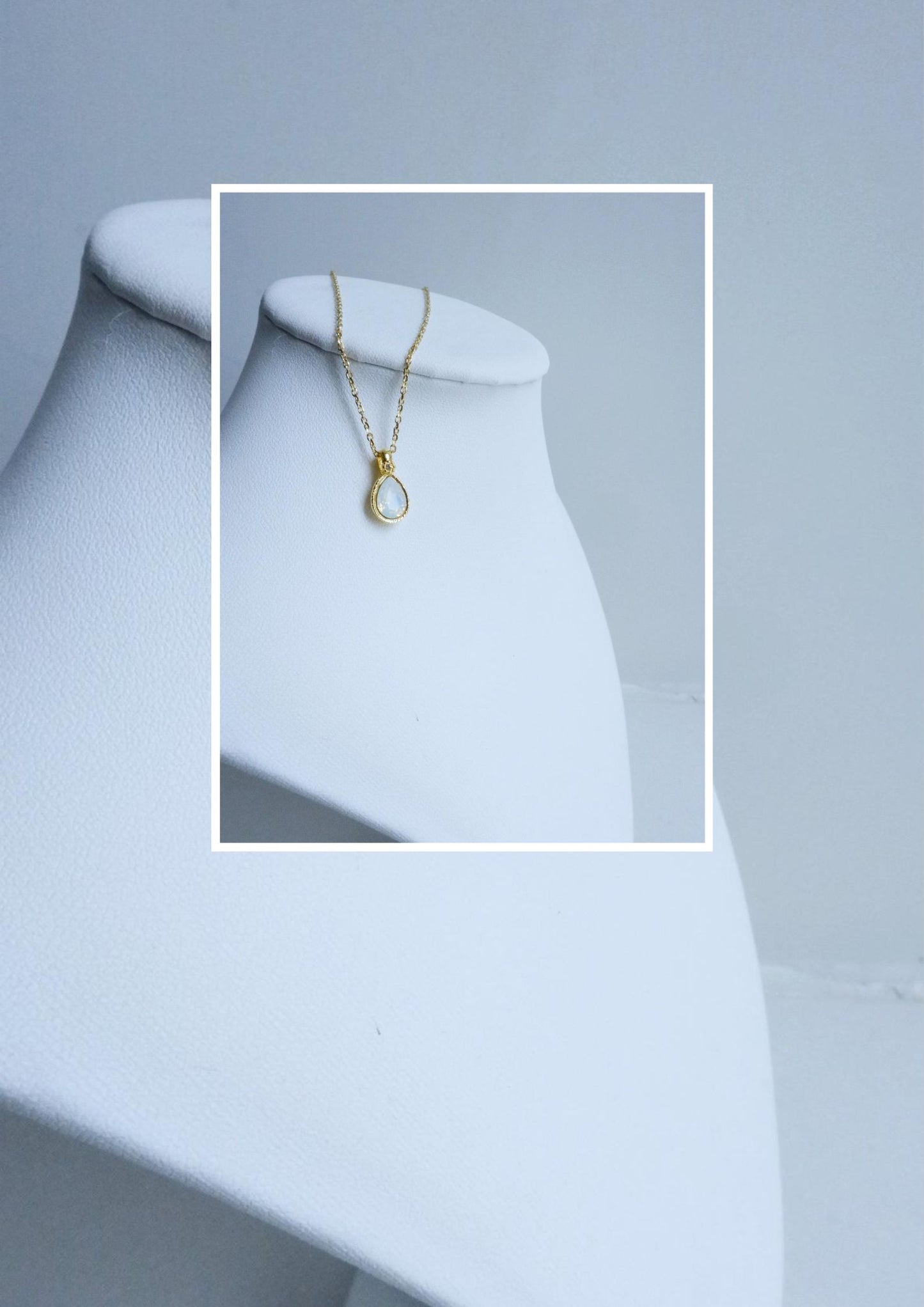 Swarovski crystals Necklace (Opal)